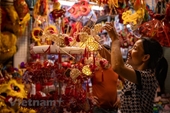 Calle de Hang Ma con colores vibrantes en vísperas del Festival del Medio Otoño