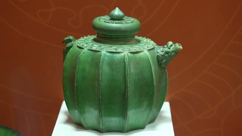 Centenares de objetos cerámicos antiguos exhibidos en el Museo de Historia de Ciudad Ho Chi Minh