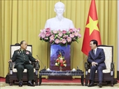 El presidente Vo Van Thuong recibe al viceministro de Defensa de Laos