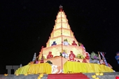 Hai Duong iluminada con rituales religiosos en Con Son-Kiep Bac
