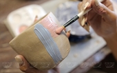 Jóvenes de Ciudad Ho Chi Minh experimentan creación artesanal de cerámica