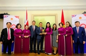 Autoridades de Hanói visitan la comunidad de Vietnam en el Reino Unido