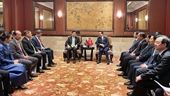 El presidente Vo Van Thuong recibe al primer ministro camboyano en Beijing