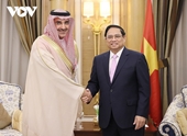 Premier vietnamita se reúne con ejecutivos de corporaciones y fondos de inversión de Arabia Saudita