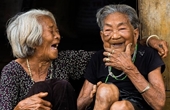 Sonrisas de ancianos de minorías étnicas