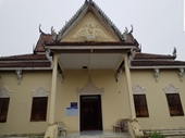 Explorar la casa de exposiciones sobre la cultura jemer en Soc Trang