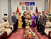 La Unión de Organizaciones de Amistad de Hanói felicita a Camboya por el Día de la Independencia