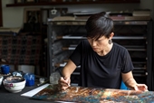 Pintora japonesa se enamora de la laca vietnamita