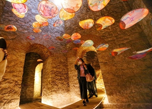 Admiran espacio artístico dentro de torre de agua Hang Dau