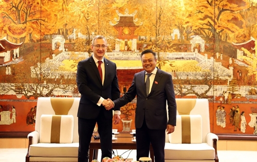 Hanói desea una mayor cooperación económica con las localidades rusas