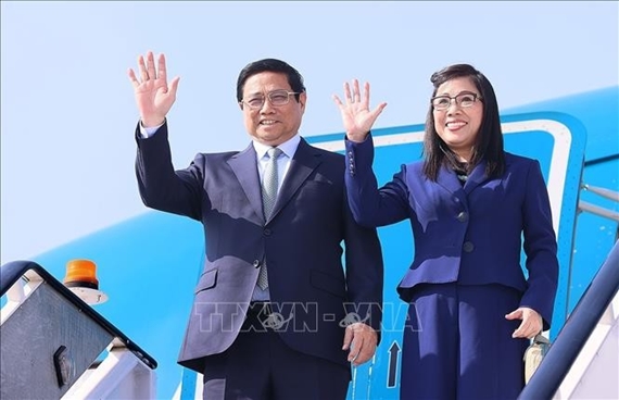 Primer ministro de Vietnam regresó a Hanói tras finalizar su gira por EAU y Turquía