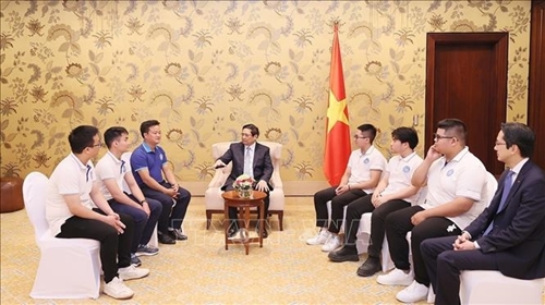 Primer Ministro felicita a los estudiantes vietnamitas premiados en concurso de COP 28