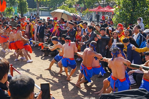 Conservan ritual y juego de la soga en Vietnam