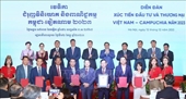 Los primeros ministros de Vietnam y Camboya piden promover la cooperación comercial bilateral