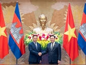 El presidente del Parlamento de Vietnam sostiene un encuentro con el primer ministro camboyano