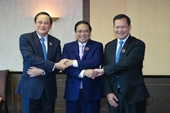 Los Primeros Ministros de Vietnam, Laos y Camboya conversan sobre el fortalecimiento de la solidaridad