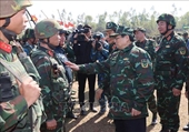 Premier de Vietnam presencia ejercicio táctico militar