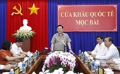 El presidente del Parlamento visita el puesto fronterizo de Moc Bai