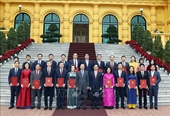 Presidente de Vietnam asigna tareas a embajadores y jefes de agencias representativas en el extranjero
