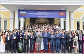 El presidente de la Asamblea Nacional búlgara visita la Universidad Nacional de Hanói