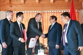 Primer Ministro de Vietnam se reúne con algunos líderes empresariales en Davos