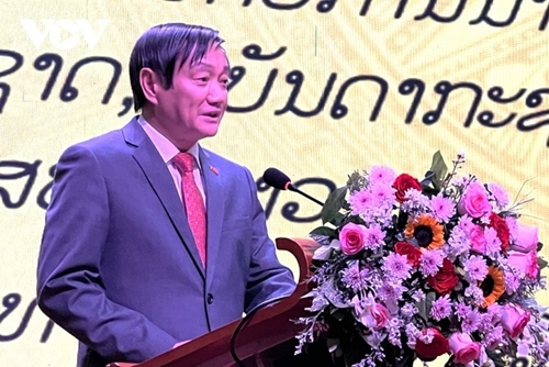 Dan bienvenida al Tet 2024 en Laos