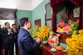 Líder del Legislativo homenajea al presidente Ho Chi Minh en la Casa 67