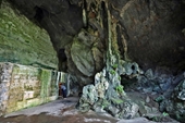 Cueva de Medicina Militar, una estructura única en la isla de Cat Ba