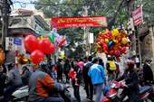 Mercado centenario atrae a habitantes de Hanói en vísperas del Tet 2024