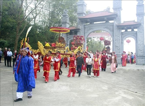 Festival Tradicional de la Cueva Hoa Lu atrae gran número de visitantes