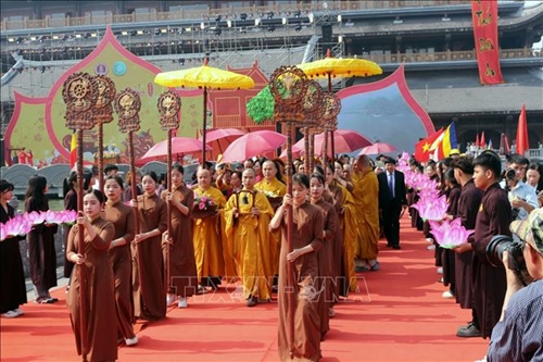 Festival de la pagoda Tam Chuc comienza con ritual de ofrenda de incienso