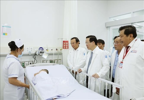 Presidente de Vietnam visita Hospital de Pediatría 1 en Ciudad Ho Chi Minh