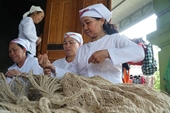 El tradicional tejido de hamacas de cáñamo de los Tho