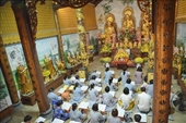 Vietnamitas en Laos oran por la paz y la prosperidad