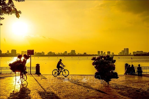 Numerosas actividades de ocio en el Lago Oeste impulso turístico para Hanói
