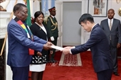 Presidente de Zimbabue apoya cooperación de su país con Vietnam