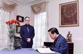 El Viceprimer Ministro Tran Hong Ha firma el libro de condolencias tras el ataque terrorista en Moscú