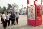 Una exposición de carteles conmemora el 70 º aniversario de la victoria de Dien Bien Phu