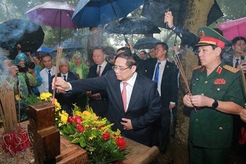 El primer ministro rinde homenaje a los Reyes Hung