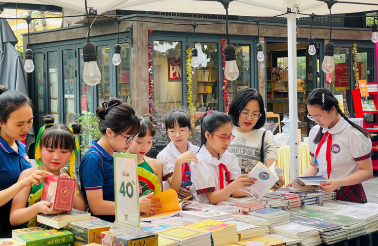 Eventos con motivo del Día del Libro y la Cultura de la Lectura en la Calle del Libro de Hanói