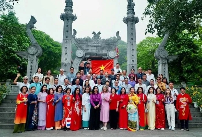 Vietnamitas en tierras lejanas de vuelta al origen para conmemorar a los reyes Hung fundadores de la nación