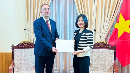 Embajador de Armenia presenta cartas credenciales en Vietnam