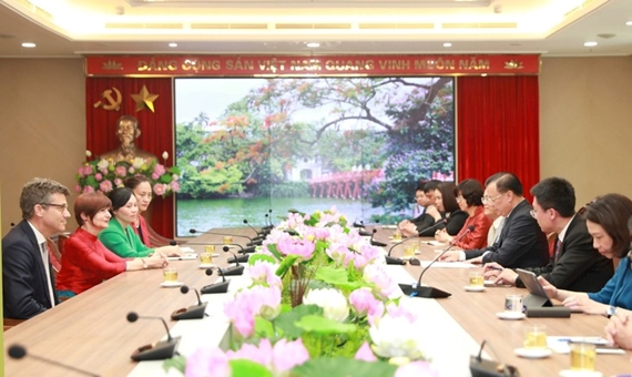 Dirigente de Hanói se reúne con presidenta de la Asamblea General de la UNESCO