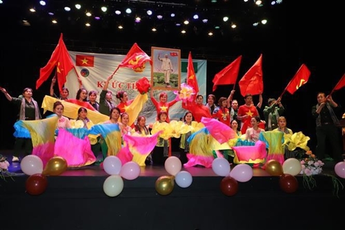 Celebran vietnamitas en Macao China efemérides nacionales