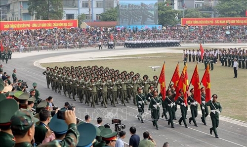 Continúan ensayos de desfile militar por el 70 ° aniversario de la victoria de Dien Bien Phu
