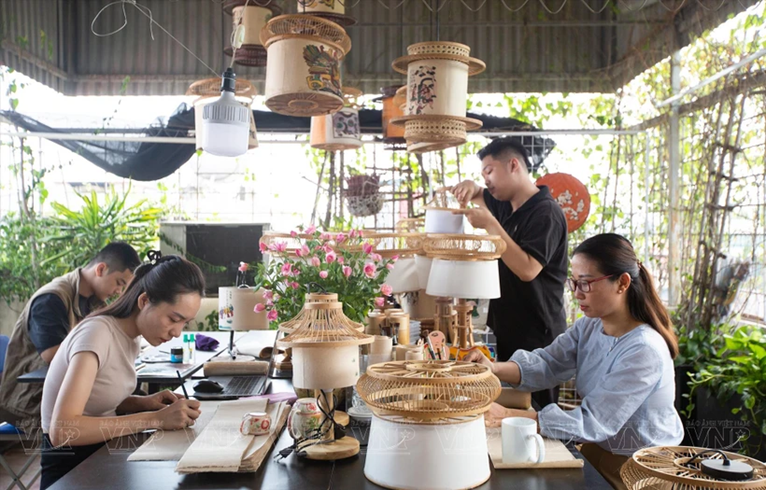 Farolillos que representan la belleza de la cultura vietnamita