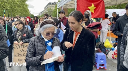 Vietnamitas y franceses apoyan a Tran To Nga y su juicio contra el Agente Naranja