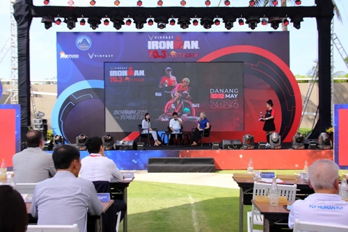 Miles de atletas compiten en torneo VinFast Ironman 70 3 Vietnam