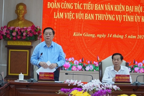 El Subcomité de Propuestas para el XIV Congreso del PCV se reúne con las autoridades de la provincia de Kien Giang