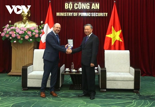 El ministro de Seguridad Pública aboga por una mayor cooperación entre Vietnam y Suiza